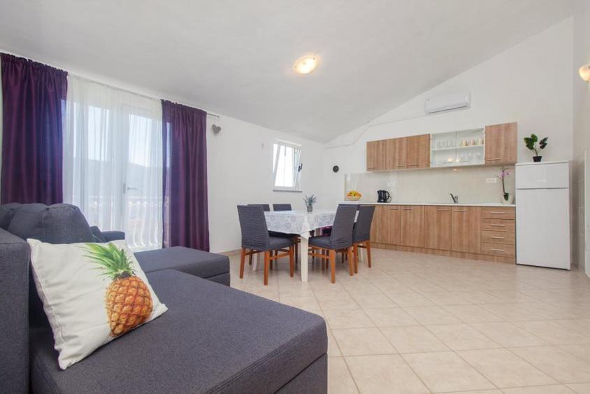 Apartman Belakusic 1 Grebastica Luaran gambar